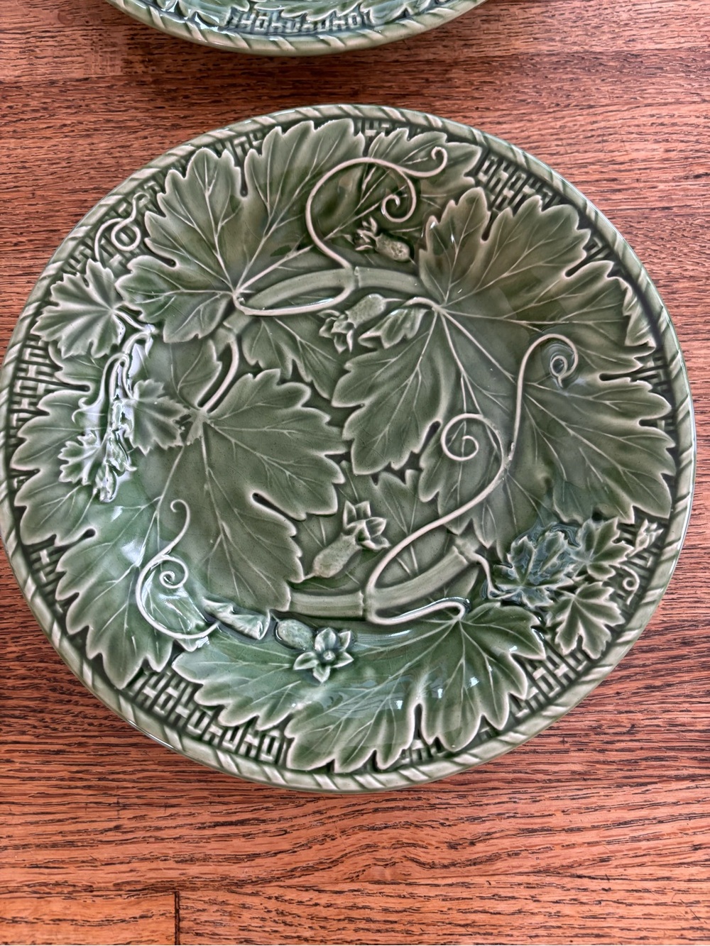 Vintage Bardello Pinheiro Grape Leaf Salad Plates Set of 2 Diameter 8” - Picture 2 of 6